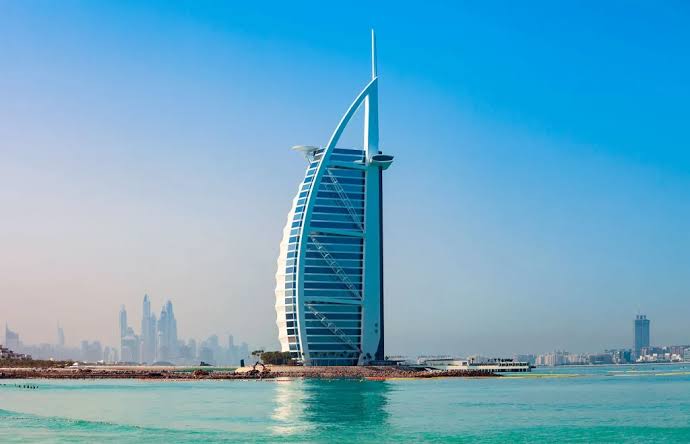 Wisata Dubai Menawarkan Pengalaman Berbeda Kemegahan Kota